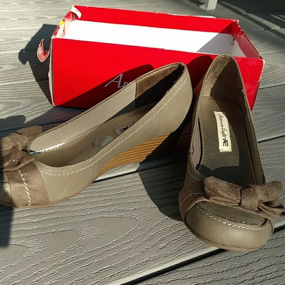 American Eagle Tan Amy Wedges